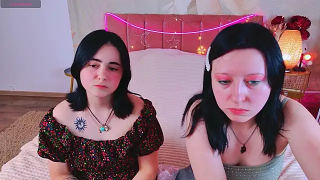 Snapshot of RuthHalll chatting on 06.18.26 RuthHalll online show from 06.18.26