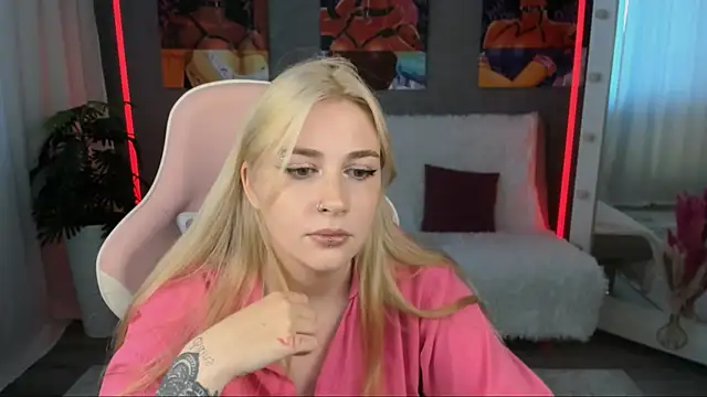 Snapshot of AmaliaWinslet chatting on 06.18.26 AmaliaWinslet online show from 06.18.26