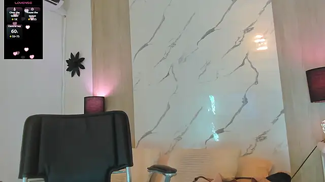 Snapshot of DanniValencia chatting on 06.15.26 DanniValencia online show from 06.15.26