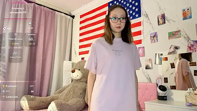 Snapshot of Karolinacreamm chatting on 06.22.26 Karolinacreamm online show from 06.22.26