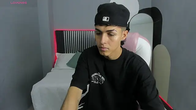 Snapshot of Axel_Mendozaa chatting on 06.16.26 Axel Mendozaa online show from 06.16.26