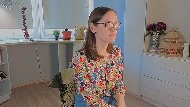 Snapshot of EstelaWeninger chatting on 06.19.26 EstelaWeninger online show from 06.19.26