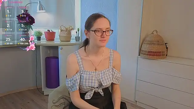 Snapshot of EstelaWeninger chatting on 07.21.26 EstelaWeninger online show from 07.21.26