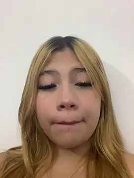 Snapshot of zury_cute1 chatting on 06.11.26 zury cute1 online show from 06.11.26