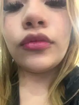 Snapshot of zury_cute1 chatting on 06.22.26 zury cute1 online show from 06.22.26