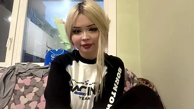 moonluv33 online show from 06.19.26