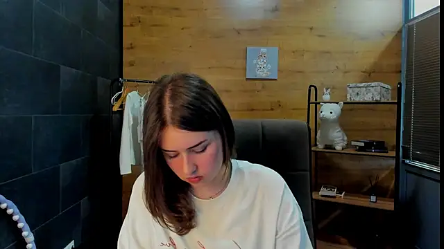 Snapshot of PaulineeJones chatting on 06.09.26 PaulineeJones online show from 06.09.26