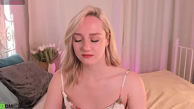 Snapshot of Chloe-Deccer chatting on 07.20.26 Chloe-Deccer online show from 07.20.26