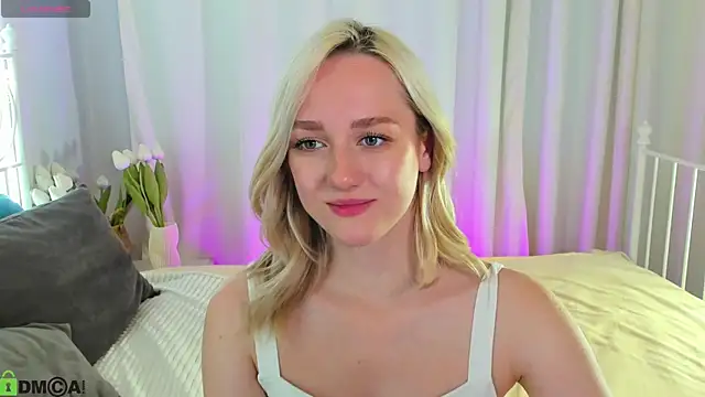 Snapshot of Chloe-Deccer chatting on 07.25.26 Chloe-Deccer online show from 07.25.26