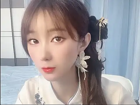 Vivi2222vivi online show from 06.11.26