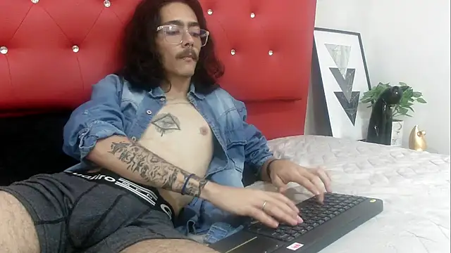 Snapshot of bigcock_robert chatting on 06.20.26 bigcock robert online show from 06.20.26