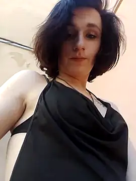 Snapshot of MickeQuinee chatting on 07.18.26 MickeQuinee online show from 07.18.26