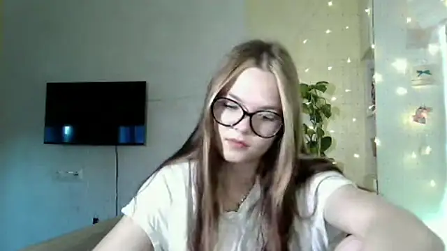 AvrilGillig online show from 06.18.26