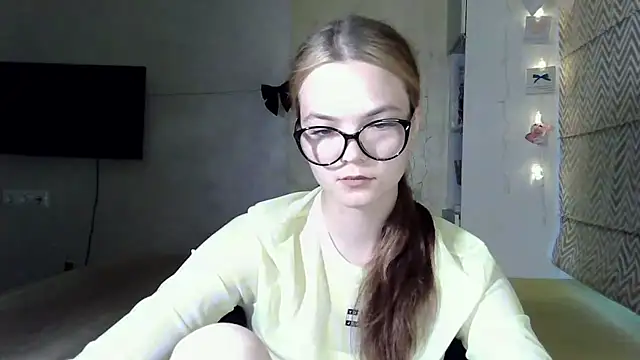 AvrilGillig online show from 06.23.26