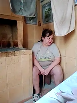 Snapshot of oksana72 chatting on 04.29.26 oksana72 online show from 04.29.26