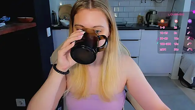 Snapshot of blonde_kellyy chatting on 06.20.26 blonde kellyy online show from 06.20.26