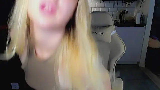 Snapshot of blonde_kellyy chatting on 06.25.26 blonde kellyy online show from 06.25.26