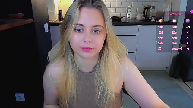 Snapshot of blonde_kellyy chatting on 07.03.26 blonde kellyy online show from 07.03.26