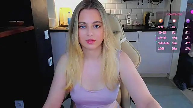 Snapshot of blonde_kellyy chatting on 07.04.26 blonde kellyy online show from 07.04.26