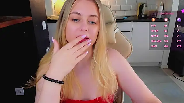Snapshot of blonde_kellyy chatting on 07.05.26 blonde kellyy online show from 07.05.26
