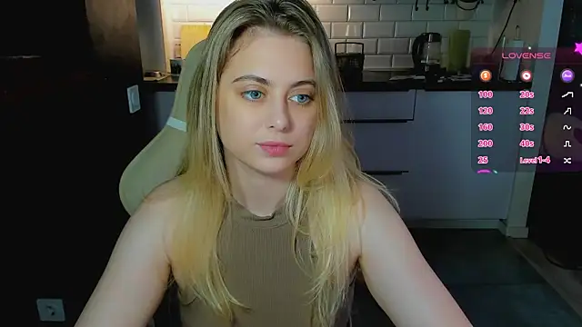Snapshot of blonde_kellyy chatting on 07.20.26 blonde kellyy online show from 07.20.26