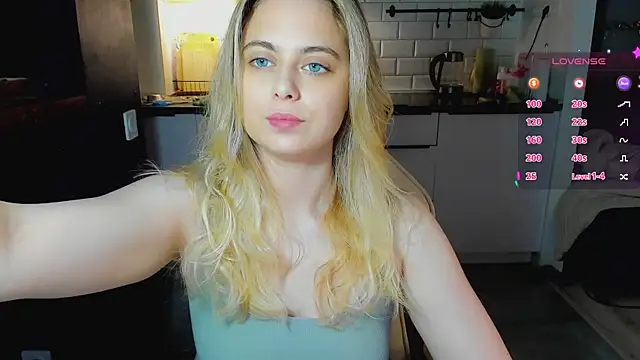 Snapshot of blonde_kellyy chatting on 07.22.26 blonde kellyy online show from 07.22.26