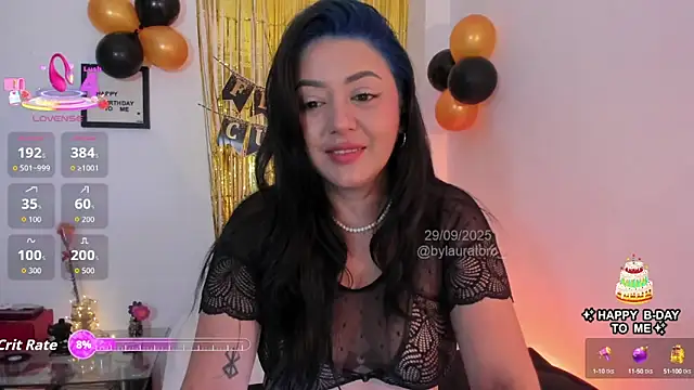 Snapshot of LauraToro_ chatting on 09.29.25 LauraToro online show from 09.29.25