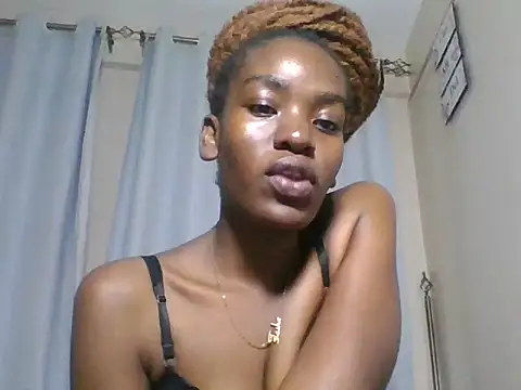 Snapshot of Lola_Allure chatting on 06.18.26 Lola Allure online show from 06.18.26