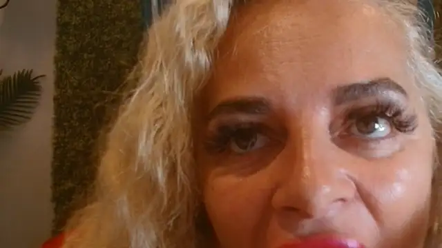 Snapshot of ElviraZoi chatting on 07.08.26 ElviraZoi online show from 07.08.26