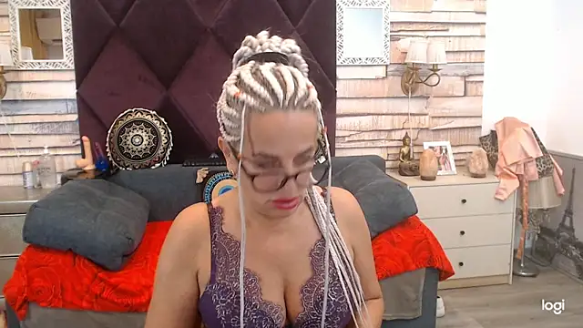 Snapshot of ElviraZoi chatting on 07.23.26 ElviraZoi online show from 07.23.26