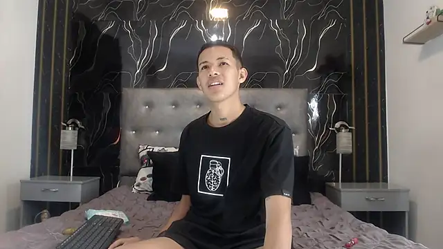 PhillipCoxx online show from 06.10.26