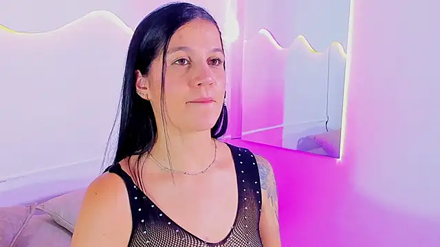 MiaHansson online show from 06.12.26