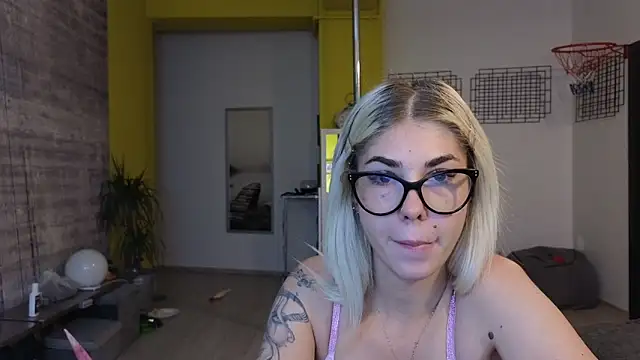 Snapshot of Sarahcamsx chatting on 06.18.26 Sarahcamsx online show from 06.18.26