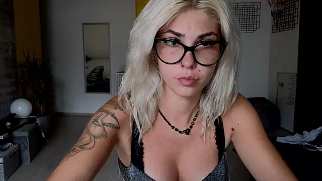 Snapshot of Sarahcamsx chatting on 07.16.26 Sarahcamsx online show from 07.16.26