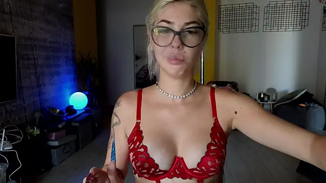 Snapshot of Sarahcamsx chatting on 07.26.26 Sarahcamsx online show from 07.26.26