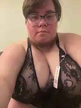 Snapshot of femboyphoenix chatting on 06.12.26 femboyphoenix online show from 06.12.26