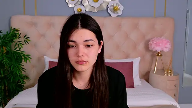 MaddieMeyer online show from 06.12.26