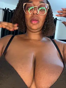 Snapshot of Honeylust26 chatting on 06.18.26 Honeylust26 online show from 06.18.26