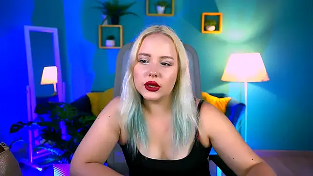 Snapshot of stellawatts chatting on 06.14.26 stellawatts online show from 06.14.26