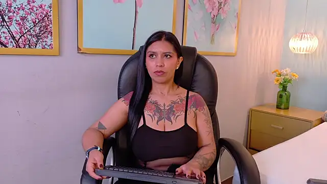 Snapshot of Sharlot18 chatting on 07.15.26 Sharlot18 online show from 07.15.26