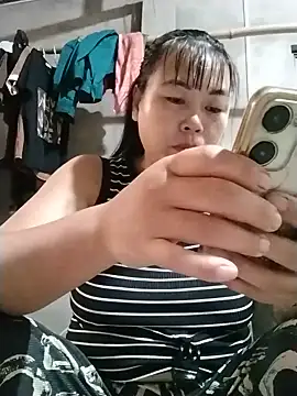 Snapshot of -Lemi- chatting on 06.19.26 -Lemi- online show from 06.19.26
