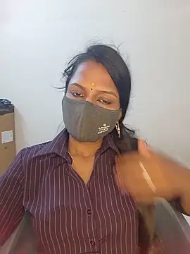 Snapshot of YALINITWO7_TAMIL chatting on 06.17.26 YALINITWO7 TAMIL online show from 06.17.26