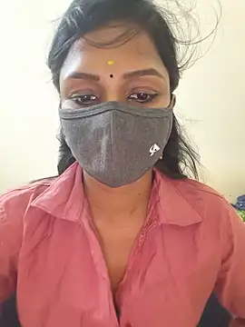 Snapshot of YALINITWO7_TAMIL chatting on 06.18.26 YALINITWO7 TAMIL online show from 06.18.26