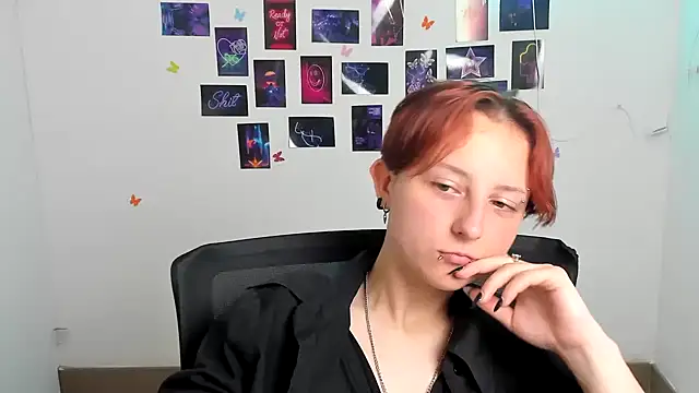 Snapshot of Dilara_Kiss_ chatting on 06.25.26 Dilara Kiss online show from 06.25.26