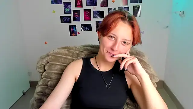 Snapshot of Dilara_Kiss_ chatting on 07.12.26 Dilara Kiss online show from 07.12.26