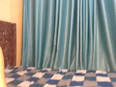 Snapshot of RosieGloww chatting on 06.18.26 RosieGloww online show from 06.18.26