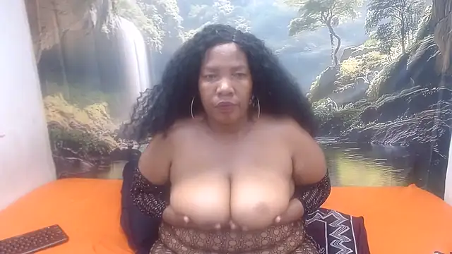 Snapshot of CURVYELEGANCExxx chatting on 07.10.26 CURVYELEGANCExxx online show from 07.10.26