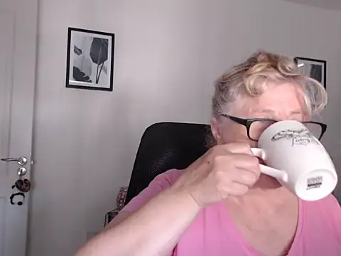 Snapshot of NoraMelow chatting on 07.07.26 NoraMelow online show from 07.07.26