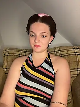 Snapshot of European-beauty chatting on 06.18.26 European-beauty online show from 06.18.26