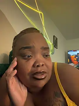 Snapshot of Caramelcreamer chatting on 06.19.26 Caramelcreamer online show from 06.19.26